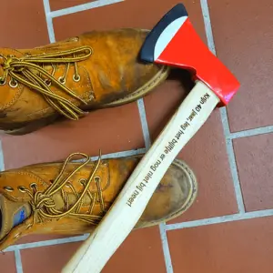 Bijl met eigen tekst gemaakt